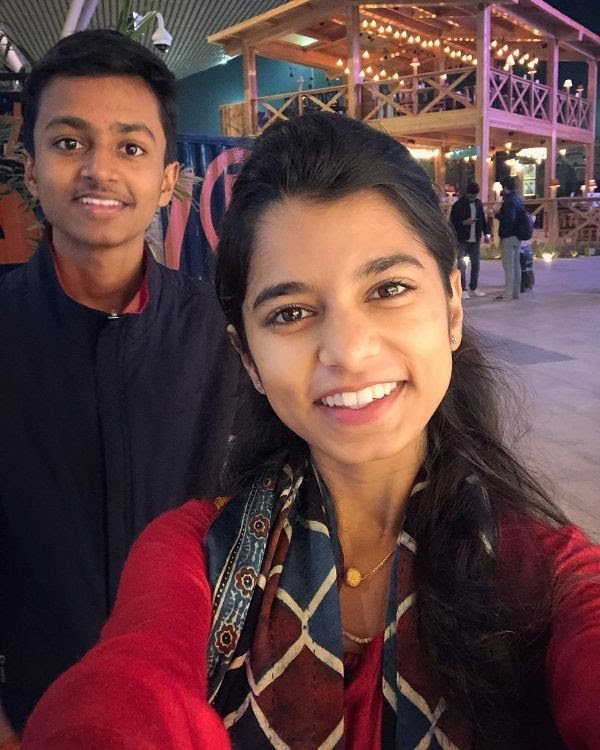 Maithili-Thakur-with-her-brother-Rishav-Thakur.jpg