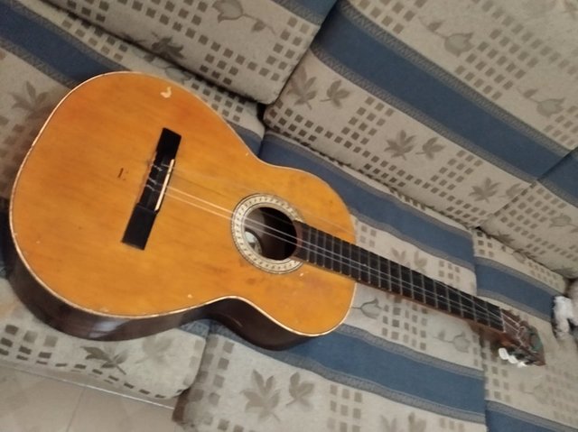 guitarra flamenco.jpg