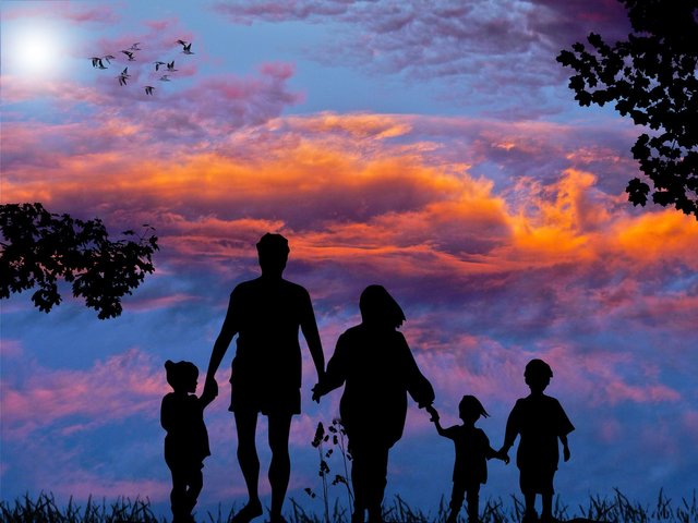 family-1517192_1920-kalhh-pixabay.jpg