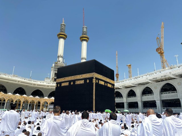 free-photo-of-worshippers-around-kaaba.jpeg