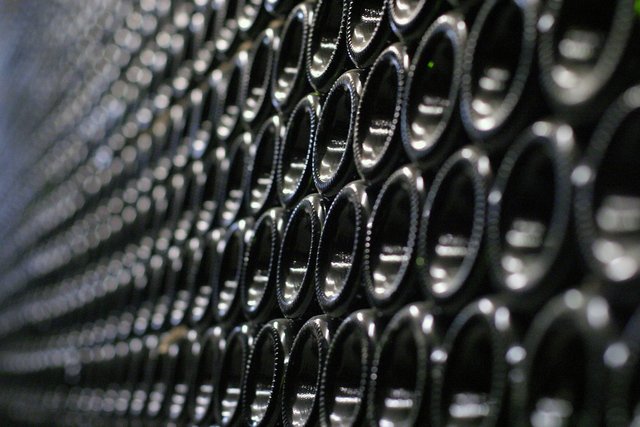 wine-cellar-3121221_1920.jpg