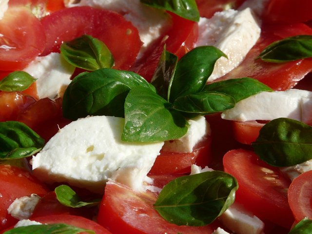 tomato basil mozzarella salad.jpg