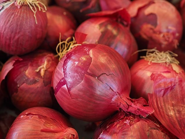 red-onions-vegetables-499066__480.jpg
