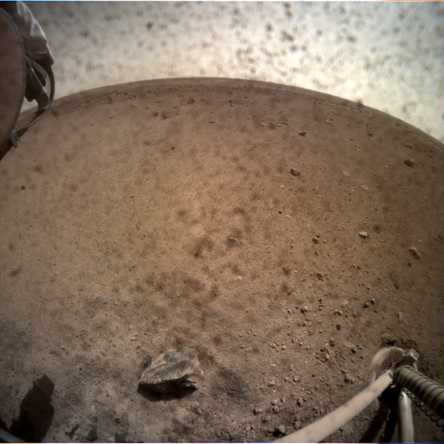 _mars.nasa.gov_insight-raw-images_surface_sol_0004_icc_C000M0004_596888328EDR_F0000_0461M_.PNG