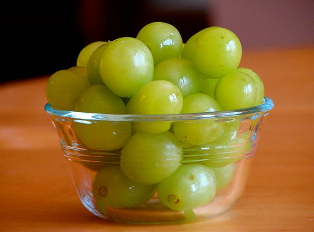 800px-Grapes_in_a_bowl.JPG