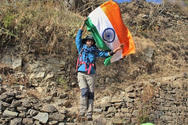 Trek-lead-signalling-to-start-with-the-Nag-Tibba-trek-Uttrakhand13.jpg