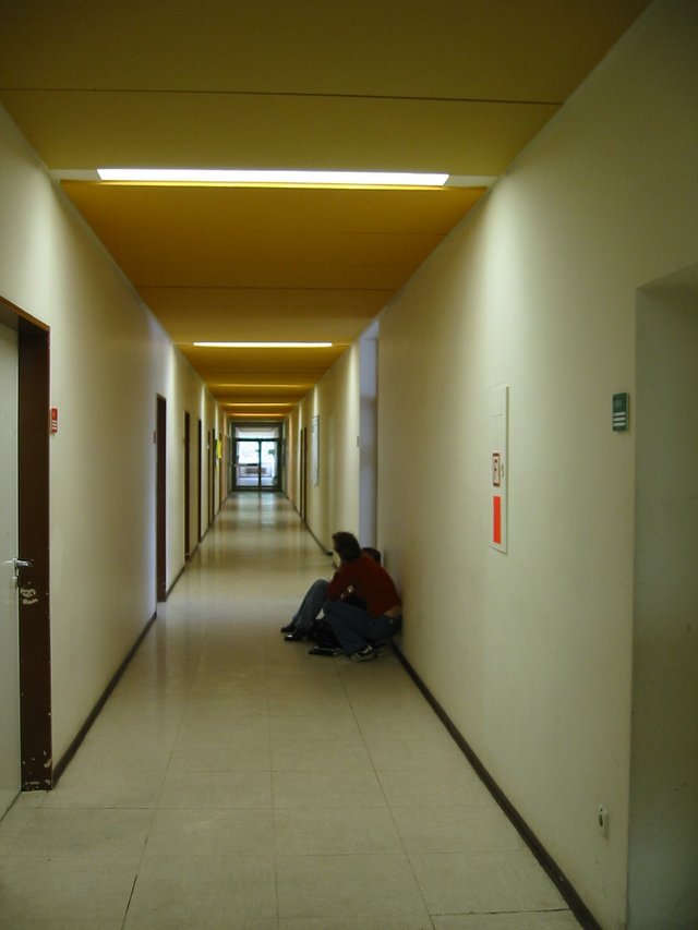 corridor-at-university-2-1492723.jpg
