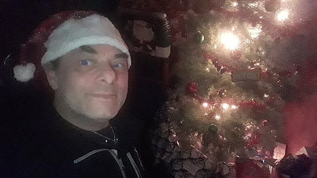 Wrapping Christmas Presents, Christmas Shopping, Christmas Tree, Gifts, Family, Holiday, dtube, steem, steemit, jeronimo rubio, jeronimorubio.jpg
