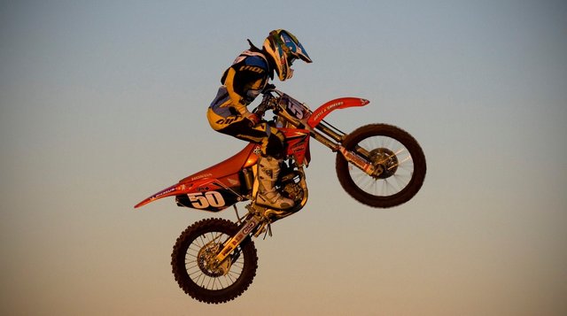 motocross-2213772_1280 (2).jpg