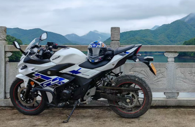 8 Habits Every Motorcyclist Needs to Break.png