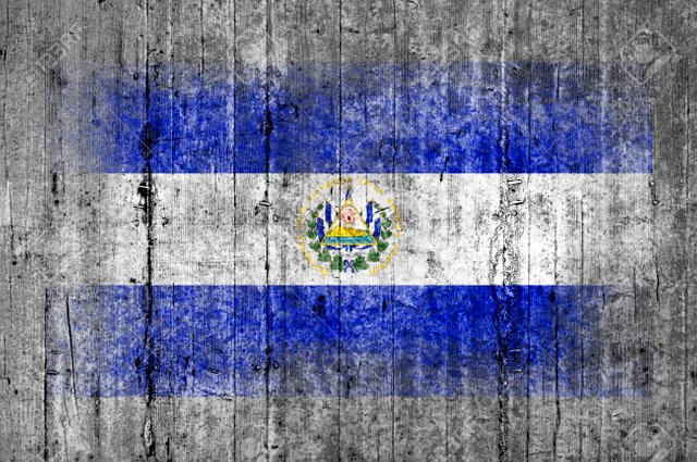 75638886-bandera-de-el-salvador-pintada-sobre-fondo-de-textura-gris-hormigón.jpg