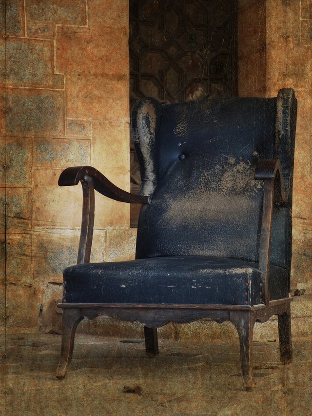 armchair-1980308_1280.jpg