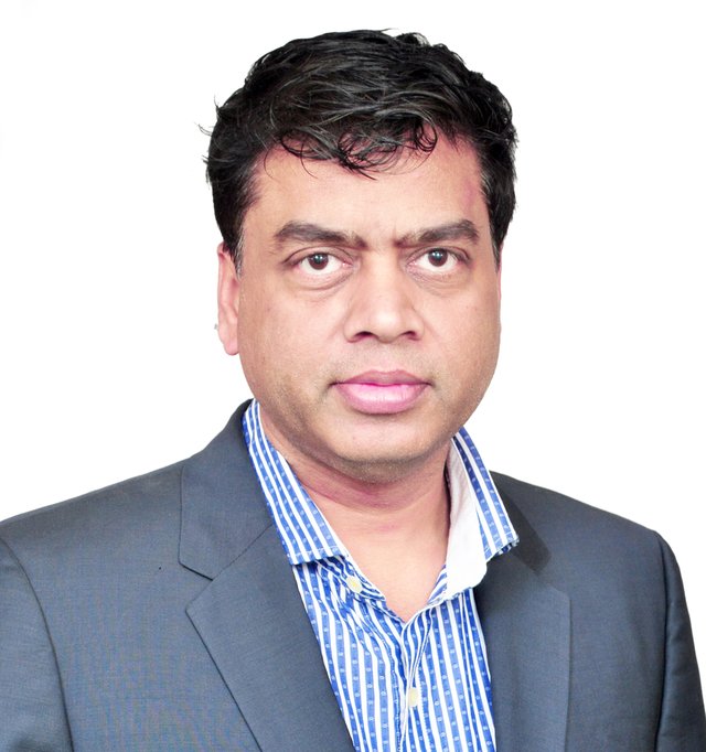 OiX.Global Founder SinhaSantosh.jpg