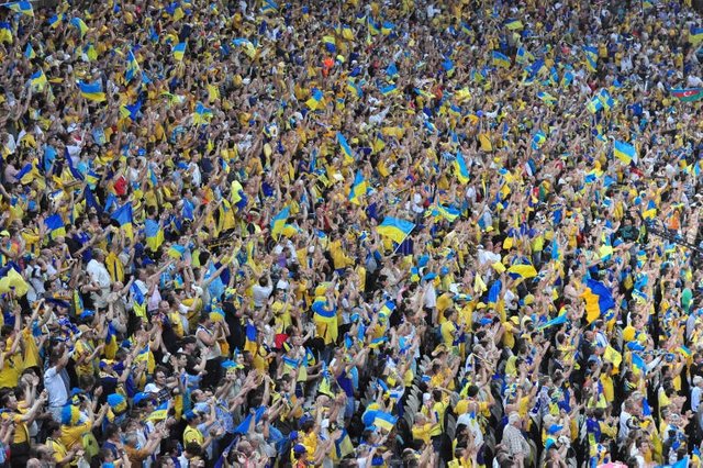 crowd-fans-lot-football-stands-euro-championship-86098724.jpg