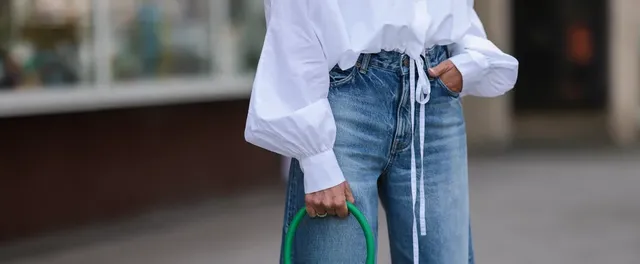 how-to-wear-baggy-jeans.webp