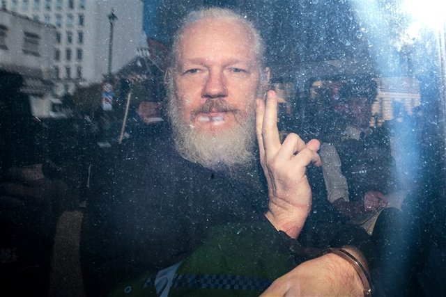 190411-julian-assange-al-0910_2a2ae4dc39f0eaa0c43448ed6e24126e.fit-760w.jpg