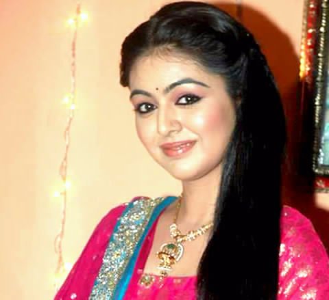 62a5a8f8d658e-ShafaqNaaz.jpg