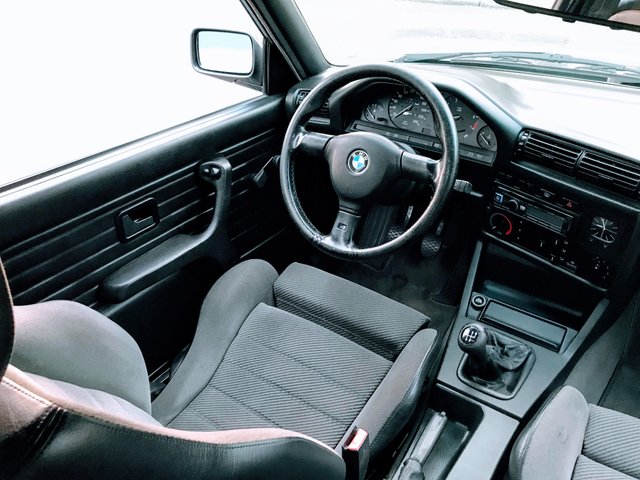 CAMISETA BMW E30 LIFE BEGINS AT 6000 RPM'S