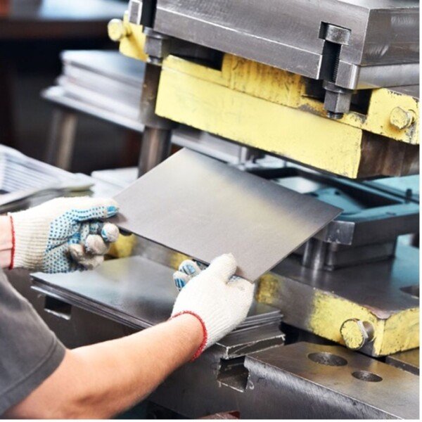 NMC_01-worker-operating-machine-600x600.jpg