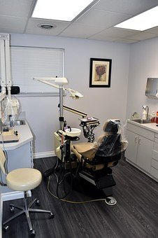 dentist-1530917__340.jpg