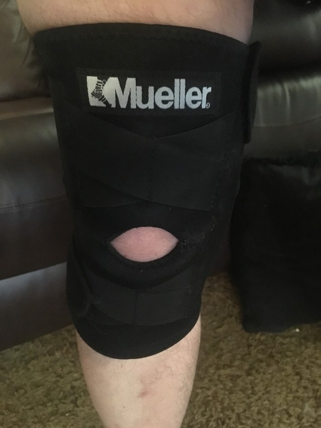 knee brace.jpg