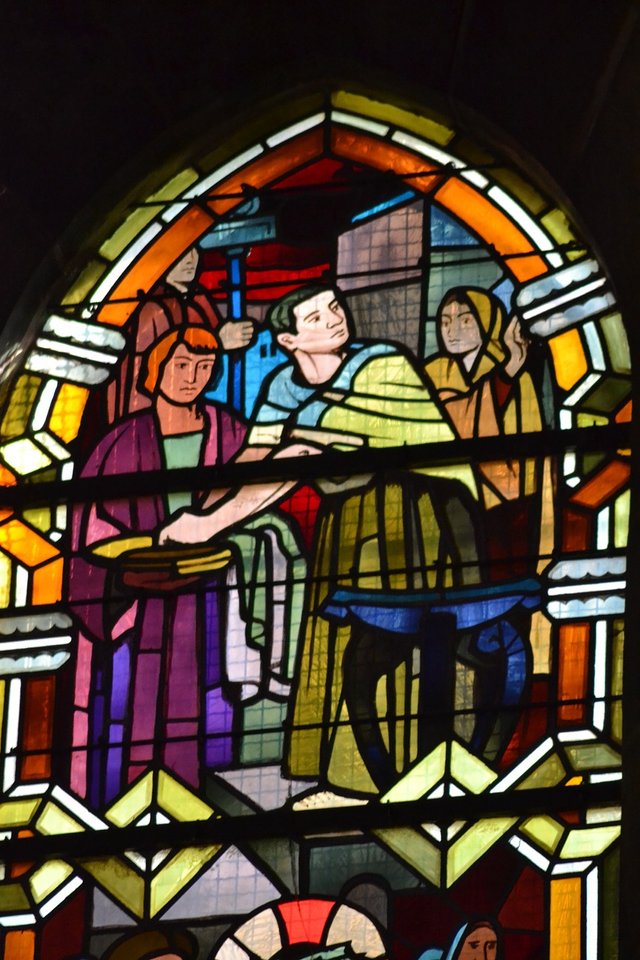 stained-glass-5298562_1280.jpg