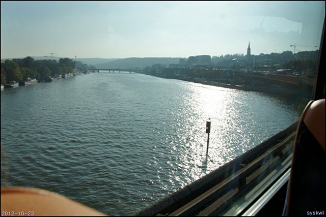 b-EU121023-225043.jpg