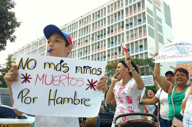 madres-niños-hambre-escasez-protesta-bebes-leche-pañales-crisis-insumos-2.jpg