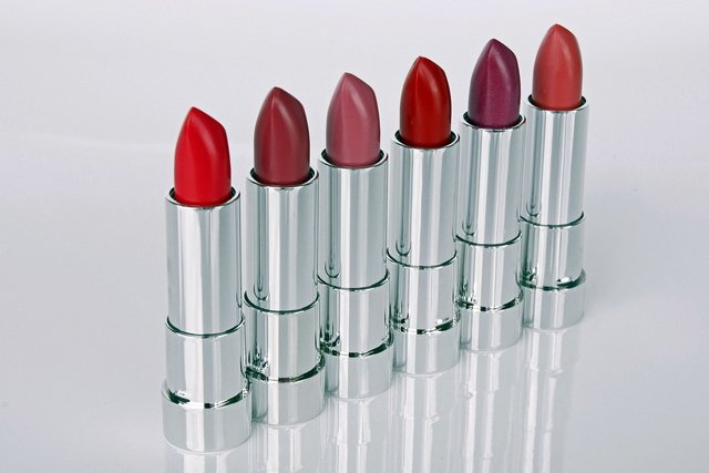 lipstick-1367771_1280.jpg