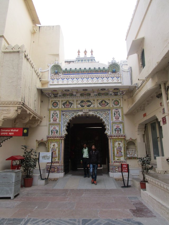8-Entrance-View-of-Udaipur-City-Palace.JPG