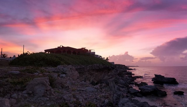 Rocky-beach-isla-mujeres-sunset.jpg