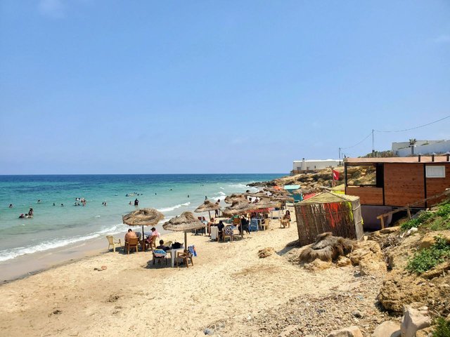 parasol sur la plage.jpeg