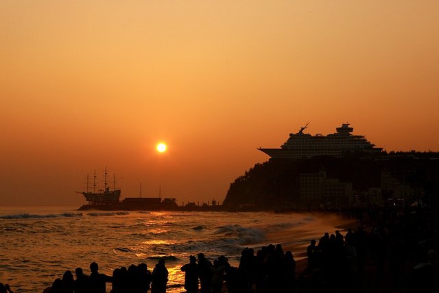 6-Best-Places-to-See-the-Sunrise-in-Korea-Jeongdongjin-Beach.jpg