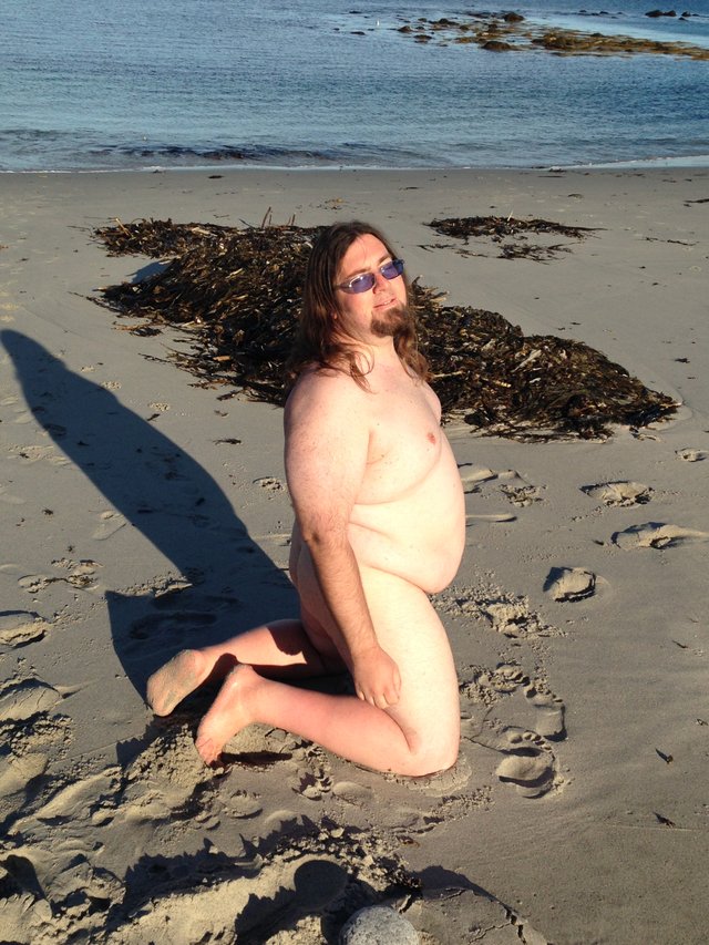 Joey naked on the beach 2019-10-03.JPG