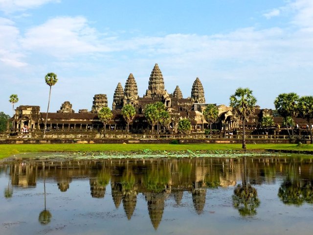 Angkor Wat Temple 02 800x600.jpg