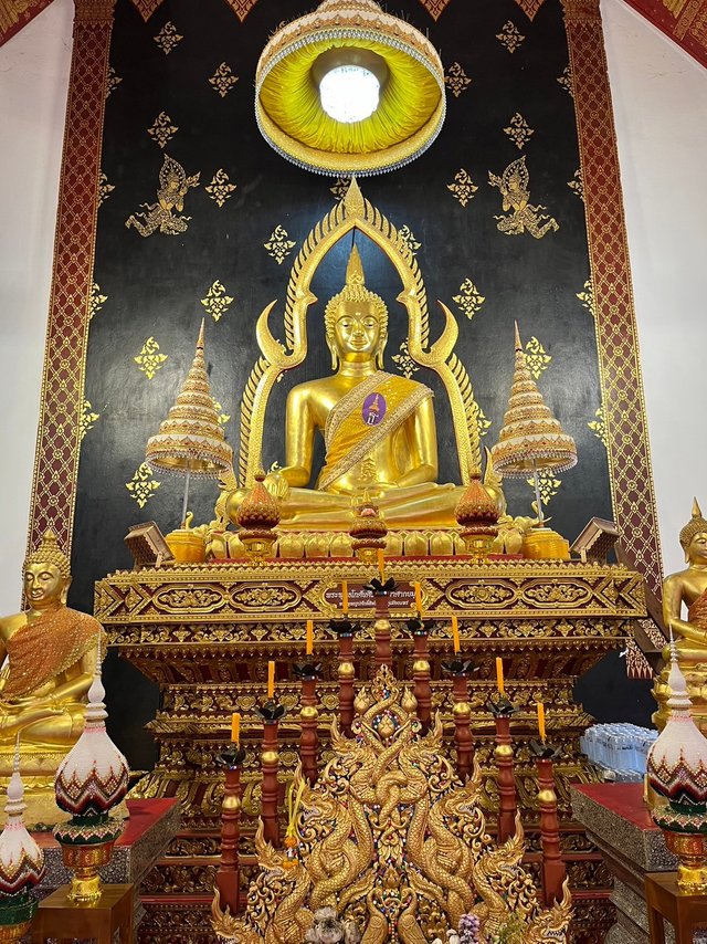 Wat Phra Bat Ming Mueang Worawihan12.jpg