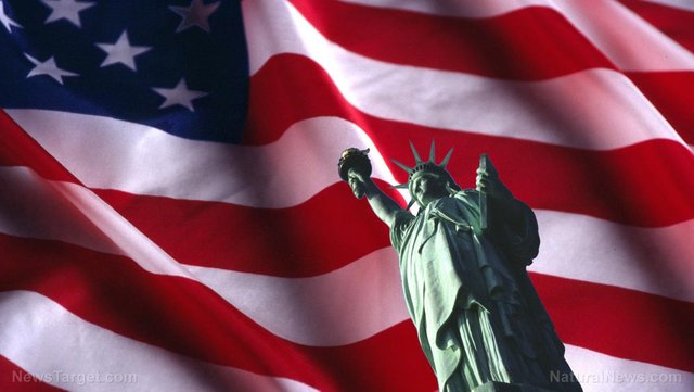 Statue-Of-Liberty-American-Flag.jpg