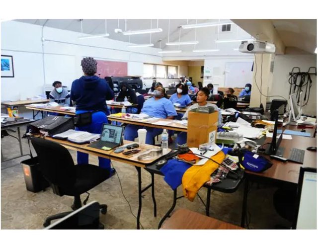 trade-school-class.jpg