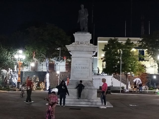 plaza.jpg