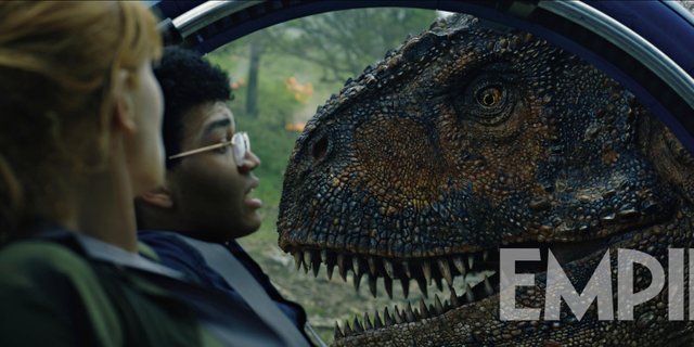 Bryce-Dallas-Howard-and-Justice-Smith-in-Jurassic-World-2-cropped.jpg