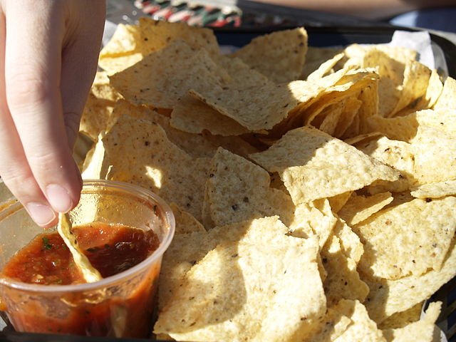 640px-Flickr_-_cyclonebill_-_Chips_og_salsa_(1).jpg
