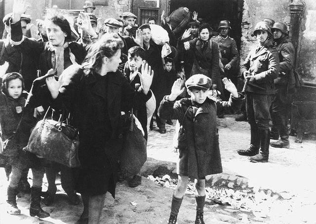 800px-Stroop_Report_-_Warsaw_Ghetto_Uprising_BW.jpg