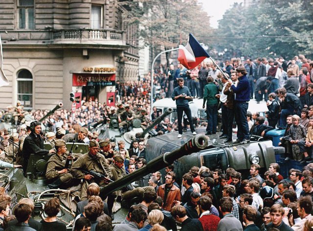 troops-Czechs-Soviet-Prague-forces-Czechoslovakia-reform-August-21-1968.jpeg