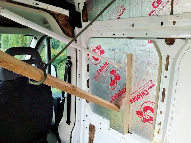 GLUE AND STICKS SUPPORTING THE INSULATION BOARD.jpg