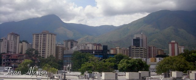 Caracas desde la Autopista by Fran Afonso 1.jpg