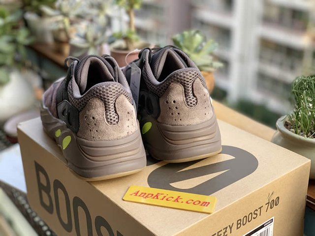 Yeezy Boost 700 Mauve Wave Runner Outfit EE9614 www.anpkick
