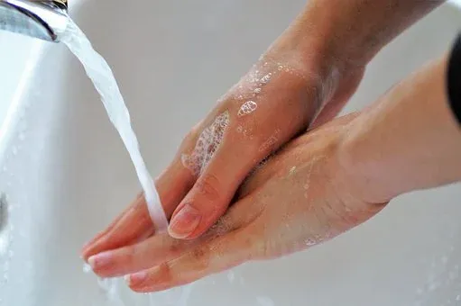 washing-hands-4940196__340.webp