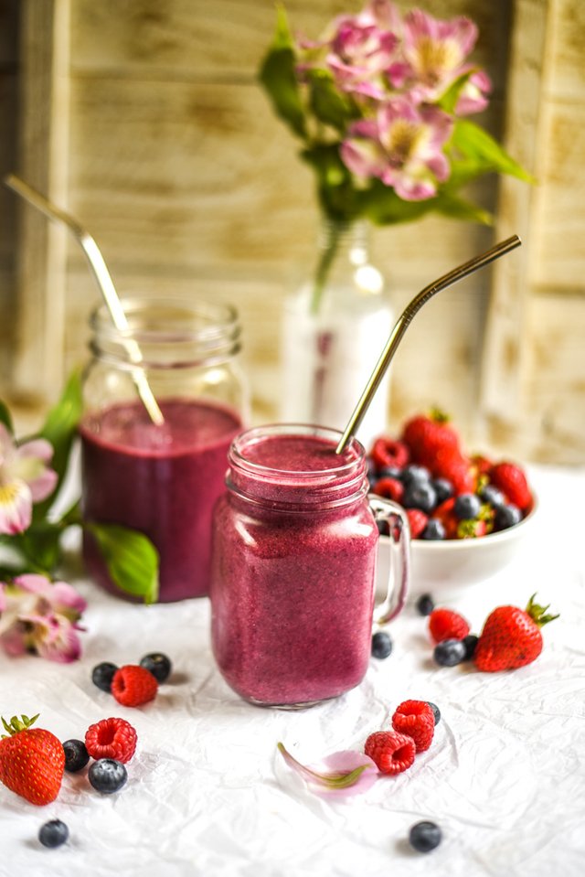 Ginger Berry Maca Smoothie-2.jpg