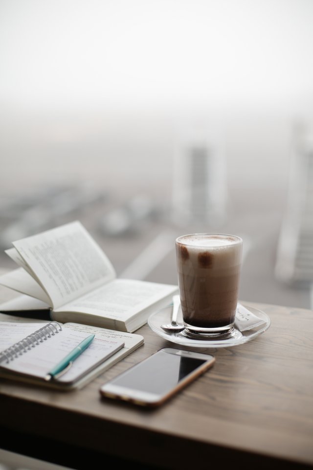 airport-coffee-cup-1684151.jpg