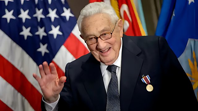 henry-kissinger-3987332108.jpg